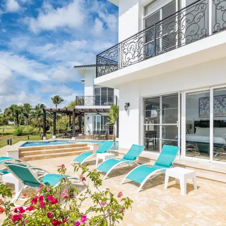 Amazing Private Villa with Chef & Maids