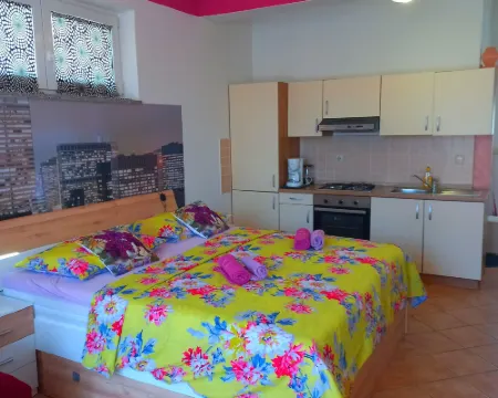 Pretty Apartment with Terrace on Island Rab Hoteles en Kampor