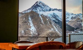 Hotel Misty Mountain