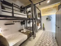 Mandera's Boutique Suites & Dorms - Balcony