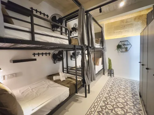 Mandera's Boutique Suites & Dorms（マンデラズブティックスイーツ＆ドームズ） - 駐車場