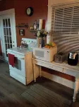 3-bedroom duplex yellow house downtown  Des Moines with AC, WiFi