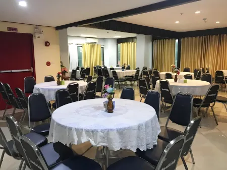 Toh Buk Seng Ayutthaya Hotel Отели рядом с достопримечательностью «Wat Sala Loy»