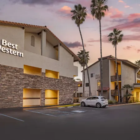 Best Western Carlsbad by the Sea Отели рядом с достопримечательностью «Аквариум СИ ЛАЙФ»