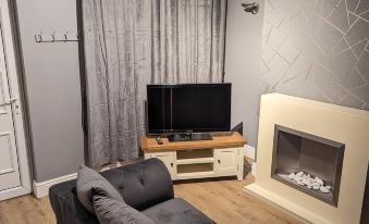 2 Bed House - Garden & Excellent Wifi