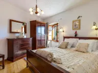 Heritage Villa Near Milna with Private Swimming Pool Hotels in Milna