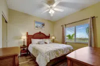 Sunlit Bayview Suite Balcony Pool & Hot Tub! Hotels in Seminole