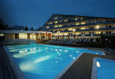 Hotel Jezerka Отели в г. Сеч