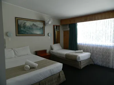 Coachman Motel Hotels near Saint Luke's Church