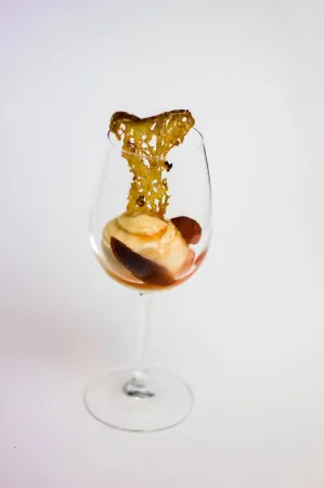 Landhotel Und Weingasthof Schwarzer Adler Отели в г. Ипхофен