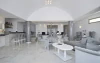 Anchor Suites Hotels in Finikia