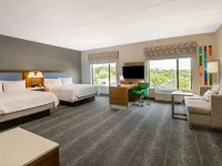 Hampton Inn & Suites by Hilton Raleigh Midtown Hotel berhampiran Ladang Lassiter