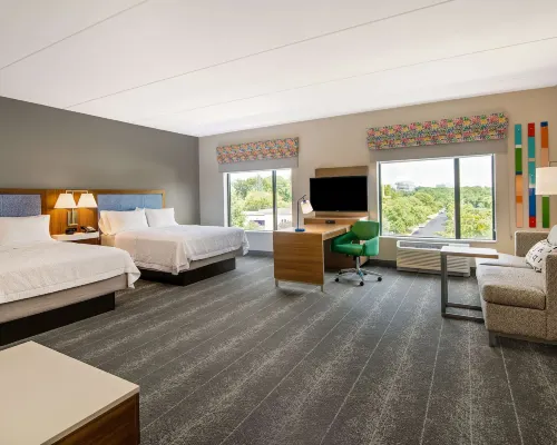 Hampton Inn & Suites Raleigh Midtown (แฮมป์ตัน อินน์ แอนด์ สวีทส์ ราลี มิดทาวน์) โรงแรมใกล้ลาสซิเตอร์ มิลล์