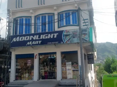 Moonlight Hotel Отели рядом с достопримечательностью «Qambar Chowk»