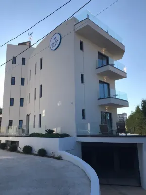 Blue Eye Hotel
