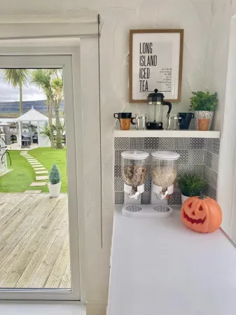 Seaview Cottage on the Island Отели рядом с достопримечательностью «Библиотека Каррикфергус»