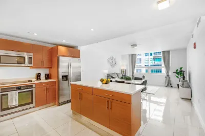 Modern 2-Bd Condo in the Heart of Midtown Miami Hotels in Design District