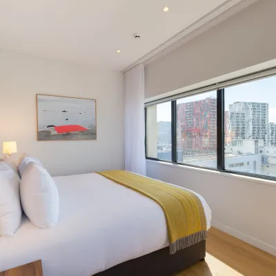 Premier Suites Rotterdam โรงแรมใกล้สวนสัตว์เดียร์คาร์ดเดอไบลย์ดอร์ป