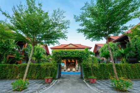 The Little Village - Homestay & Restaurant Отели в г. Hoa Lu District