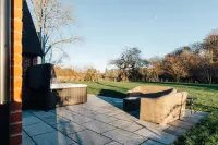 Hayward House Hot Tub Large Garden - from 1100 Per Night