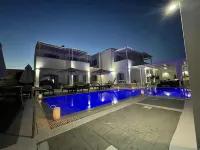 Mer Bleu Luxury Apartments - piscina