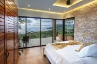 Luxe 4 Bdrm Villa with Epic OceanView & Infinity Pool