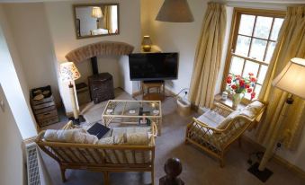 Cosy Secret Cottage in a Beautiful Walled Garden