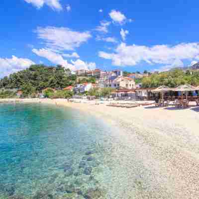 Apartment Near Beach with the Balcony Fitness & Recreational Facilities