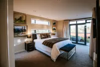 Mt Gold Retreat - Tennis Court - Hot Tub