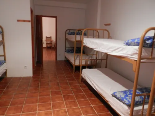 Albergue Restaurante Salto de Bierge - Hostel - Hostels