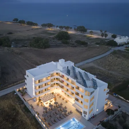 Nicolas Grand Suites, Adults Only