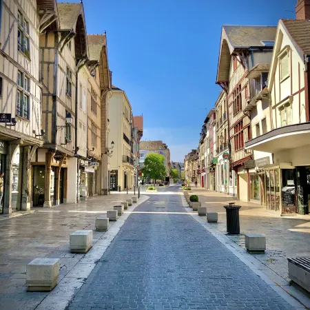 Le Charmant Zola Hyper Centre classé Отели рядом с достопримечательностью «Музей Сен-Луп»