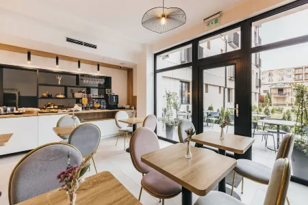 Hotel Agora Mures Отели рядом с достопримечательностью «The Palace of Culture in Târgu Mureș»