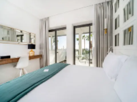 PETIT PALACE SUITES HOTEL