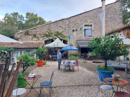 Le Clos des Aramons Hotels in Calvisson