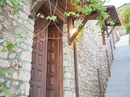 Seaside Duplex Stone Villa Отели рядом с достопримечательностью «Qeparo Beach»