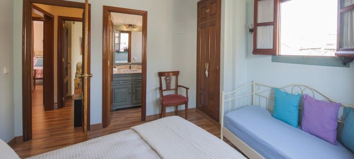 Atico-Terraza Imperial Hotels in Toledo