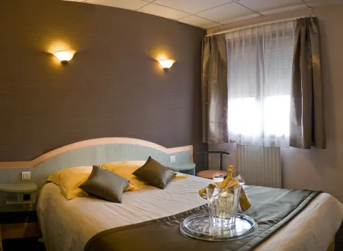 Logis Hotel au Tambour Hotels in Saint-Brice-Courcelles