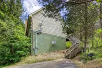 Lake Mountain Cabin w Pool Game Room Hot Tub Hotel a Jefferson County
