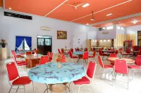RedDoorz Plus Syariah Near Stasiun Pekalongan 2 Hotels in West Pekalongan