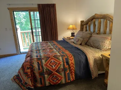 Newer Rustic WiFi Villa by Starved Rock Sleeps 8 A Guest 5 Star Favorite
