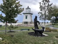 Sleeps 6, + 2 in Basement, Super Clean, Long Driveway, Fenced Yard w/Fire Pit