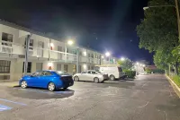 Quality Inn & Suites Tuscaloosa Near University - parking