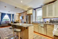 Charming Modern Escape with Unique Architectural Details - Stylish Retreat Các khách sạn ở Petworth