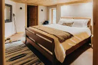 Charming Eco-Friendly Retreat with Game Room - Serene Mountain Escape Hotel a Blue River