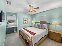 Two Heated Pools and Tennis Courts - Charming Tropical Haven Hotels in Siesta Key