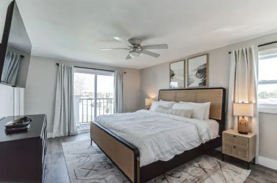 Stylish Getaway with Private Balcony - Charming Coastal Retreat