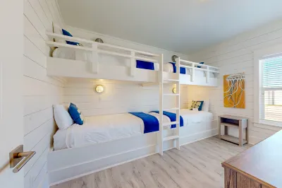 Golf Cart Included,  Shared Pool, Pet Friendly Hotels near University of Texas, Marine Science Institute
