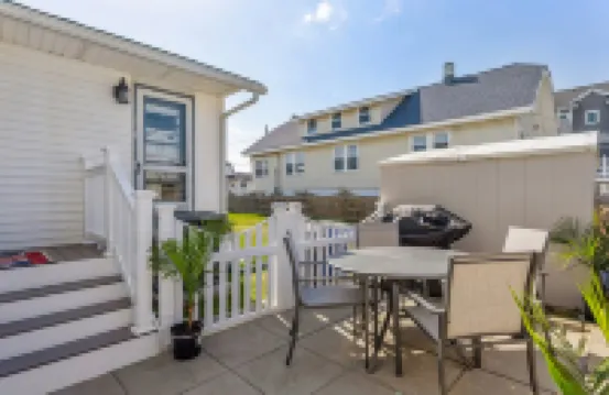 Modern Kitchen and Outdoor Patio with Grill - Stunning Seaside Escape
