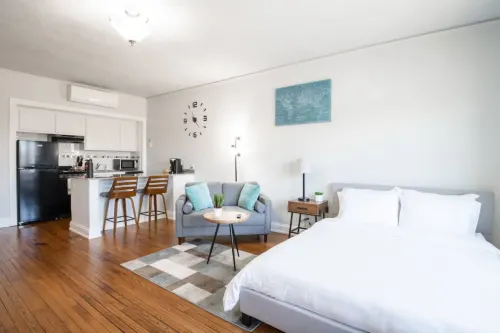 Stunning City Views and Modern Amenities - Stylish Haven Hotels in Peoria